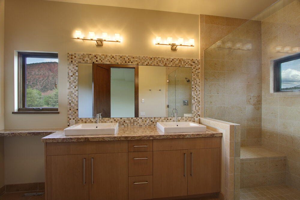 CRL4_Mtn-Contemporary_Guest-Bath-(1)